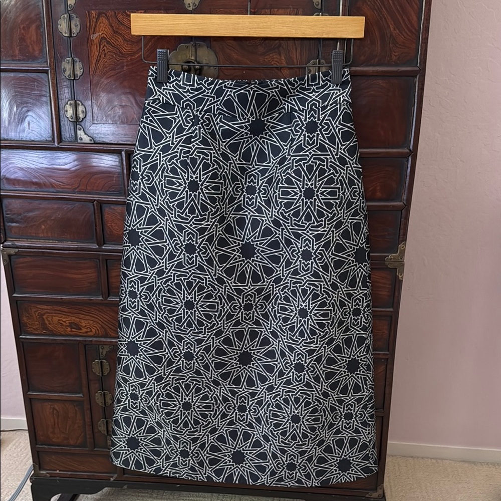 Caroline Issa geometric Navy/Cream wool and silk midi skirt